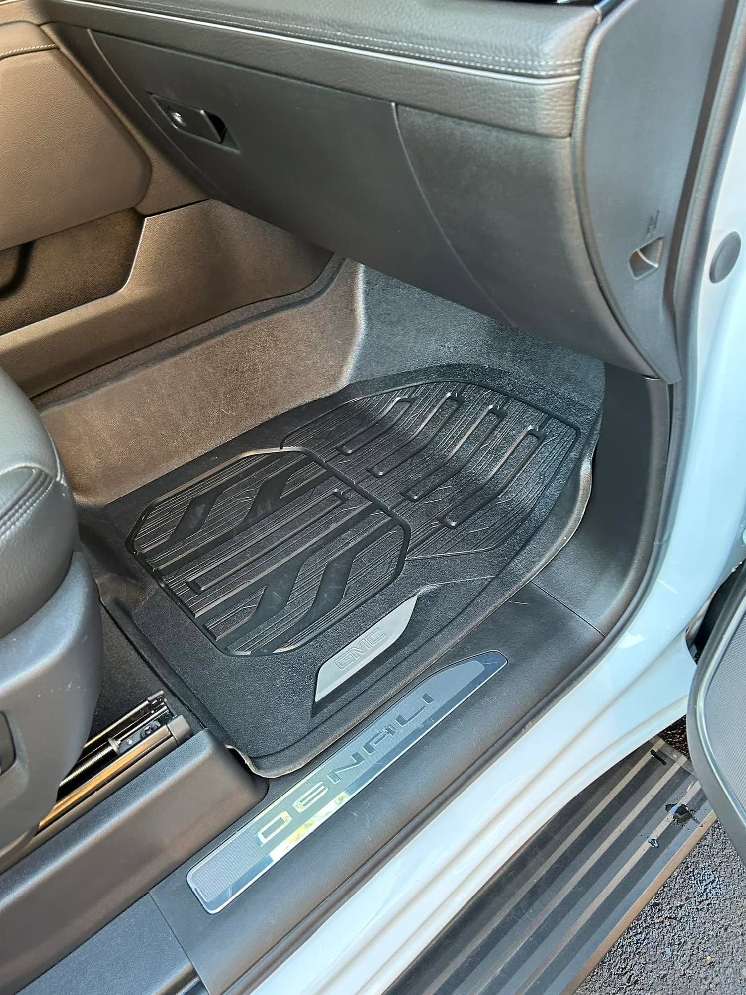 Cadillac Escalade passenger floor mat and doorway